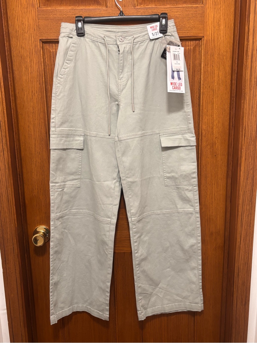 Celebrity Pink Wide Leg Cargo Pants in Light Gray. Sz 5/27.  NWT
